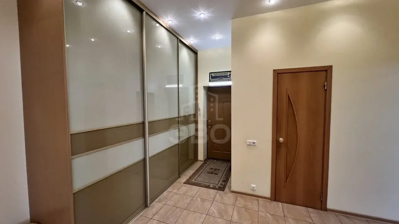 трехкомнатная квартира в Санкт-Петербурге по адресу: Гранитная ул., 54, к 3