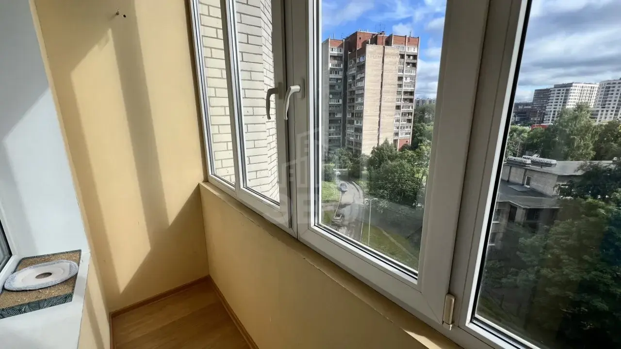 трехкомнатная квартира в Санкт-Петербурге по адресу: Гранитная ул., 54, к 3