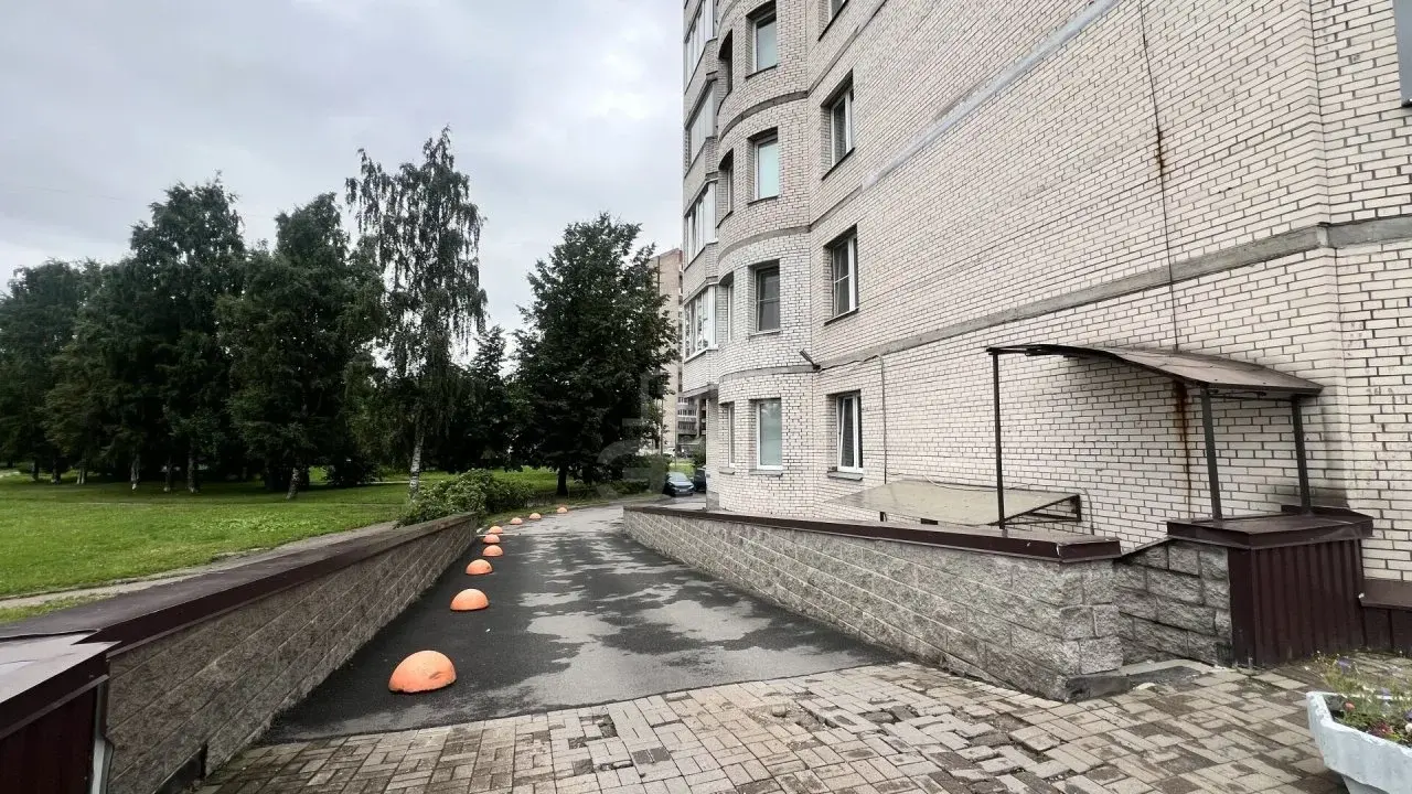 трехкомнатная квартира в Санкт-Петербурге по адресу: Гранитная ул., 54, к 3