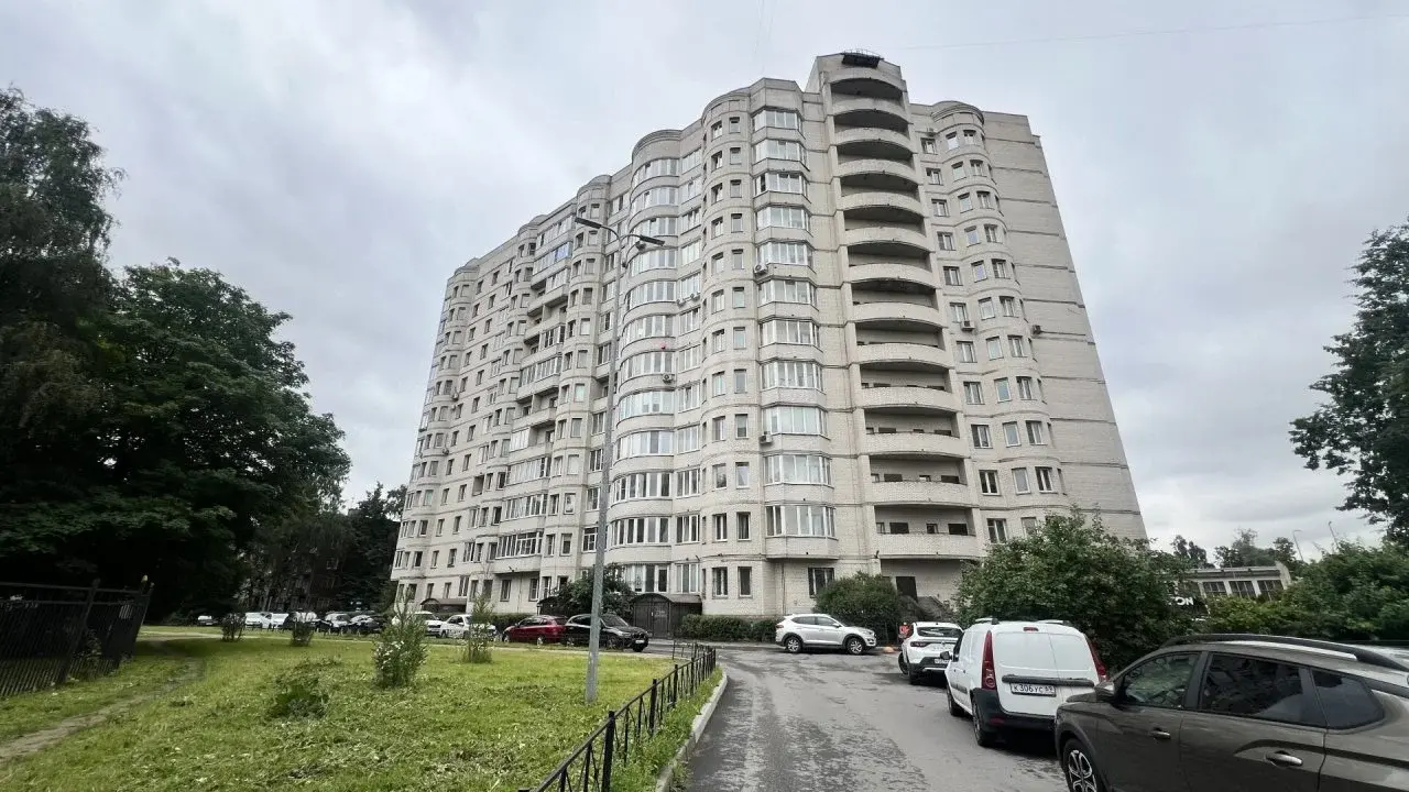 трехкомнатная квартира в Санкт-Петербурге по адресу: Гранитная ул., 54, к 3