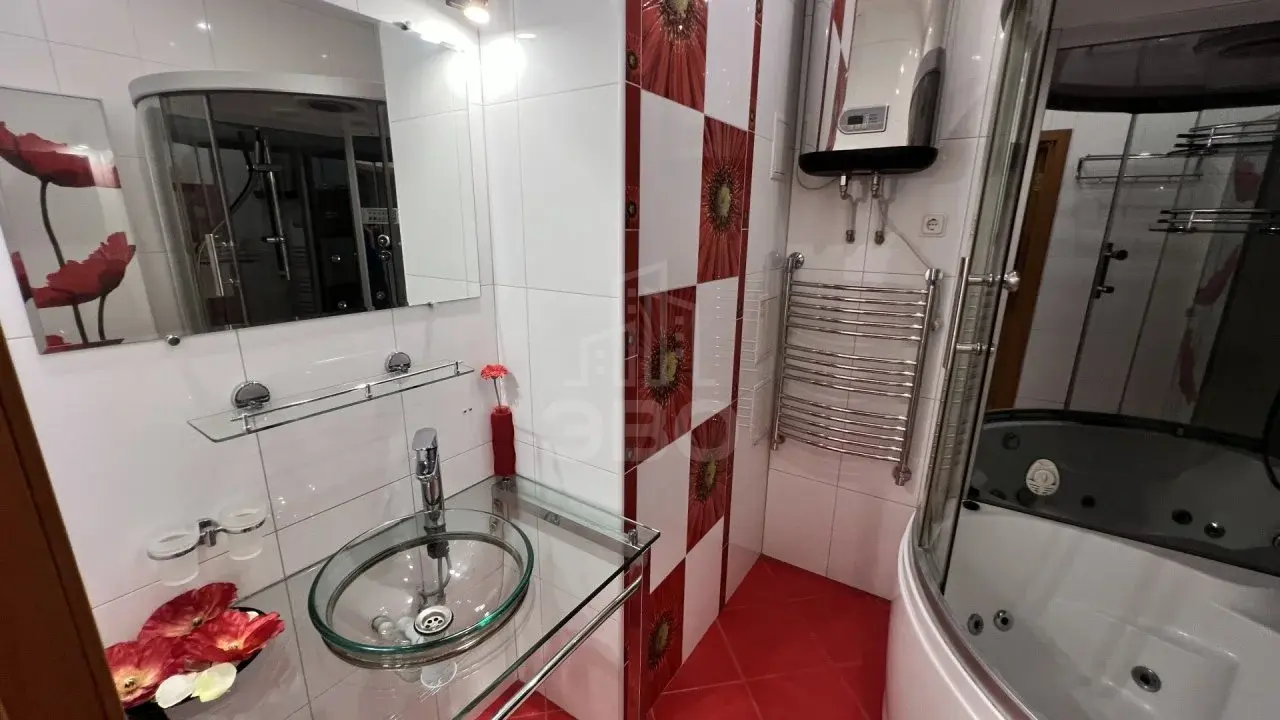 трехкомнатная квартира в Санкт-Петербурге по адресу: Гранитная ул., 54, к 3