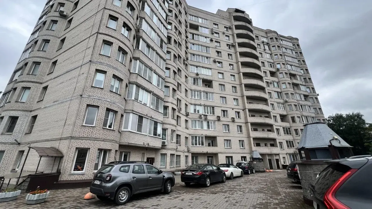 трехкомнатная квартира в Санкт-Петербурге по адресу: Гранитная ул., 54, к 3