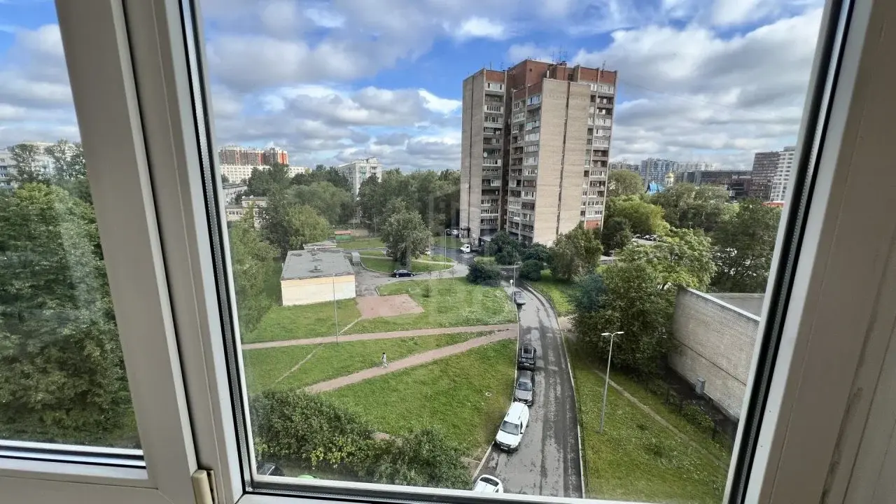 трехкомнатная квартира в Санкт-Петербурге по адресу: Гранитная ул., 54, к 3