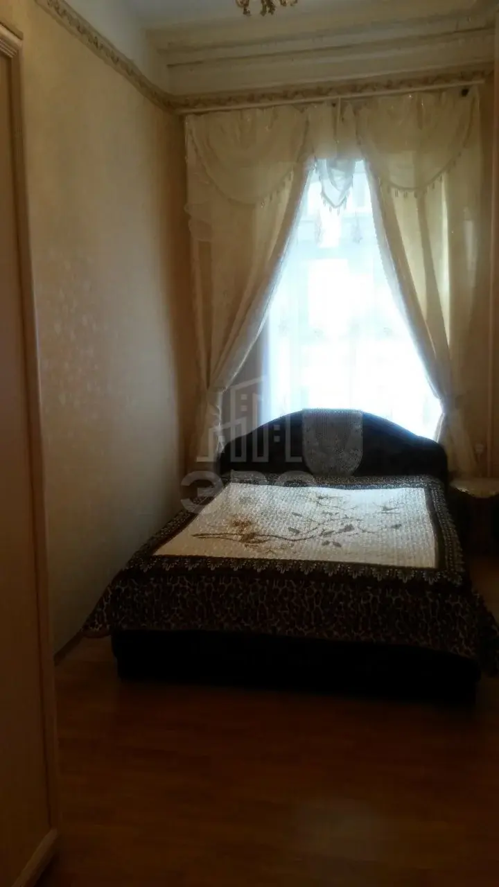 трехкомнатная квартира в Санкт-Петербурге по адресу: Мытнинская ул., 22