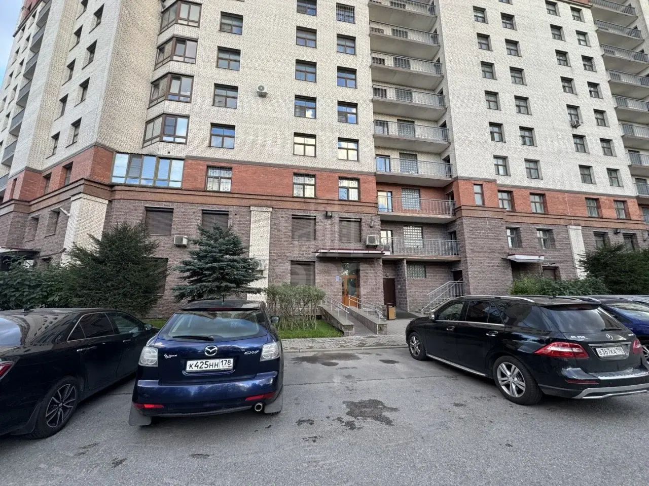 трехкомнатная квартира в Санкт-Петербурге по адресу: Заневский проспект, 32, к 3, литера А