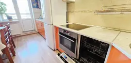 трехкомнатная квартира в Санкт-Петербурге по адресу: Богатырский проспект, 39, к 2