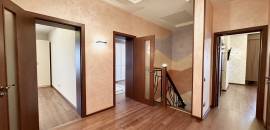 четырехкомнатная квартира в Санкт-Петербурге по адресу: Пражская ул., 44