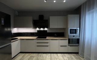 трехкомнатная квартира в Санкт-Петербург по адресу: Нижне-Каменская ул., 26