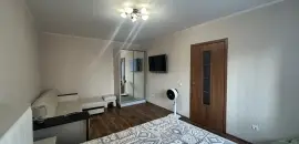 однокомнатная квартира в Санкт-Петербурге по адресу: Оптиков ул., 35, к 1