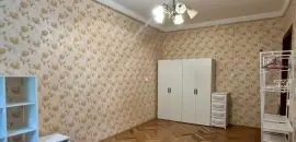 четырехкомнатная квартира в Санкт-Петербурге по адресу: Карташихина ул., 21