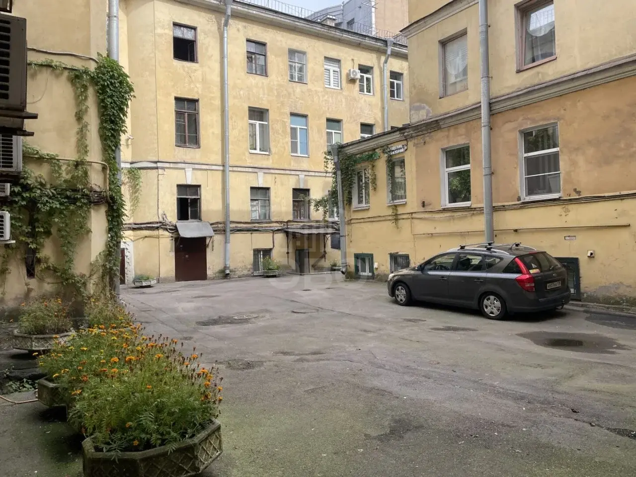 трехкомнатная квартира в Санкт-Петербурге по адресу: Реки Фонтанки наб., 102