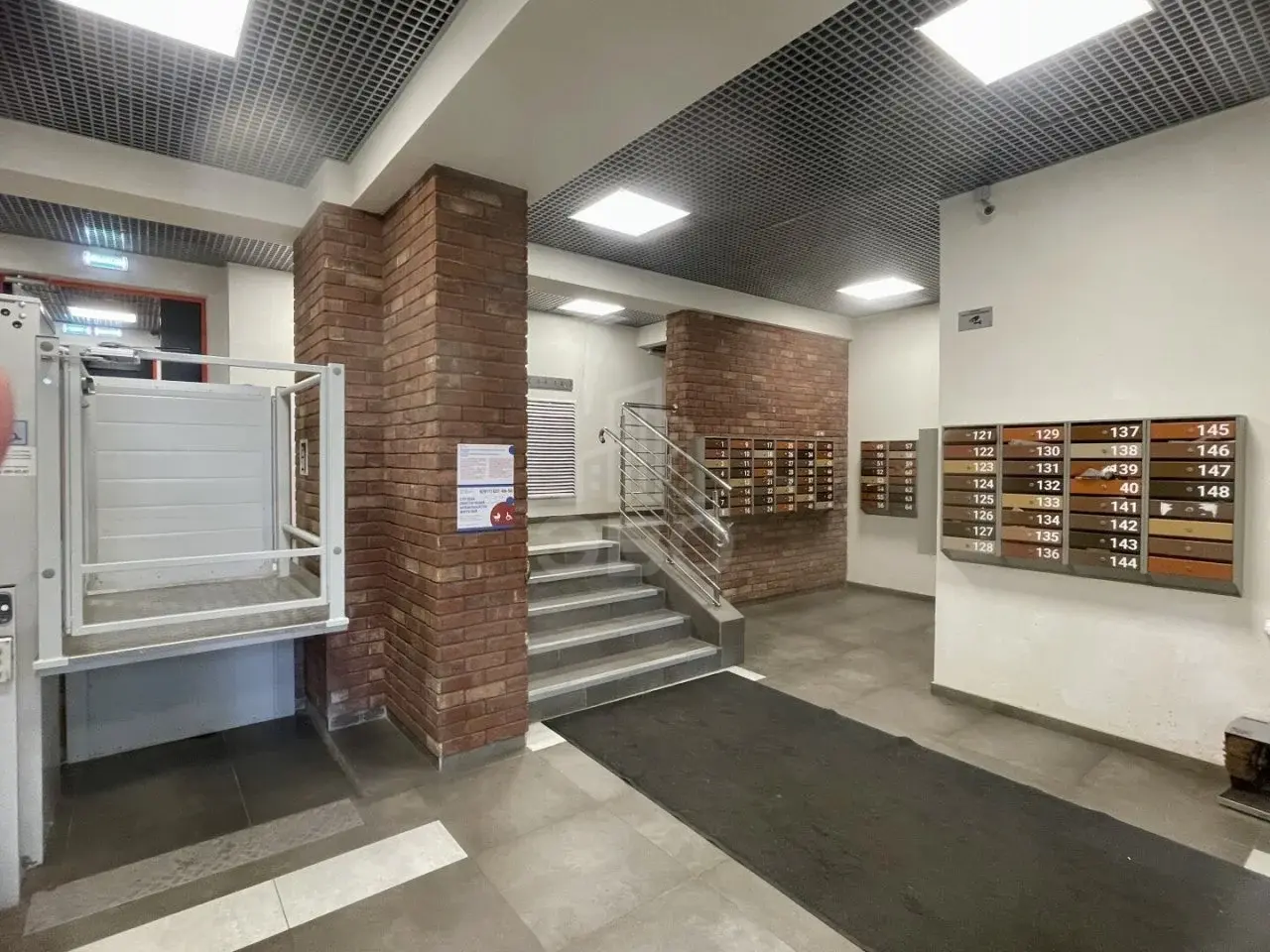 трехкомнатная квартира в Санкт-Петербурге по адресу: Шишкина ул., 309, к 1, строение 1