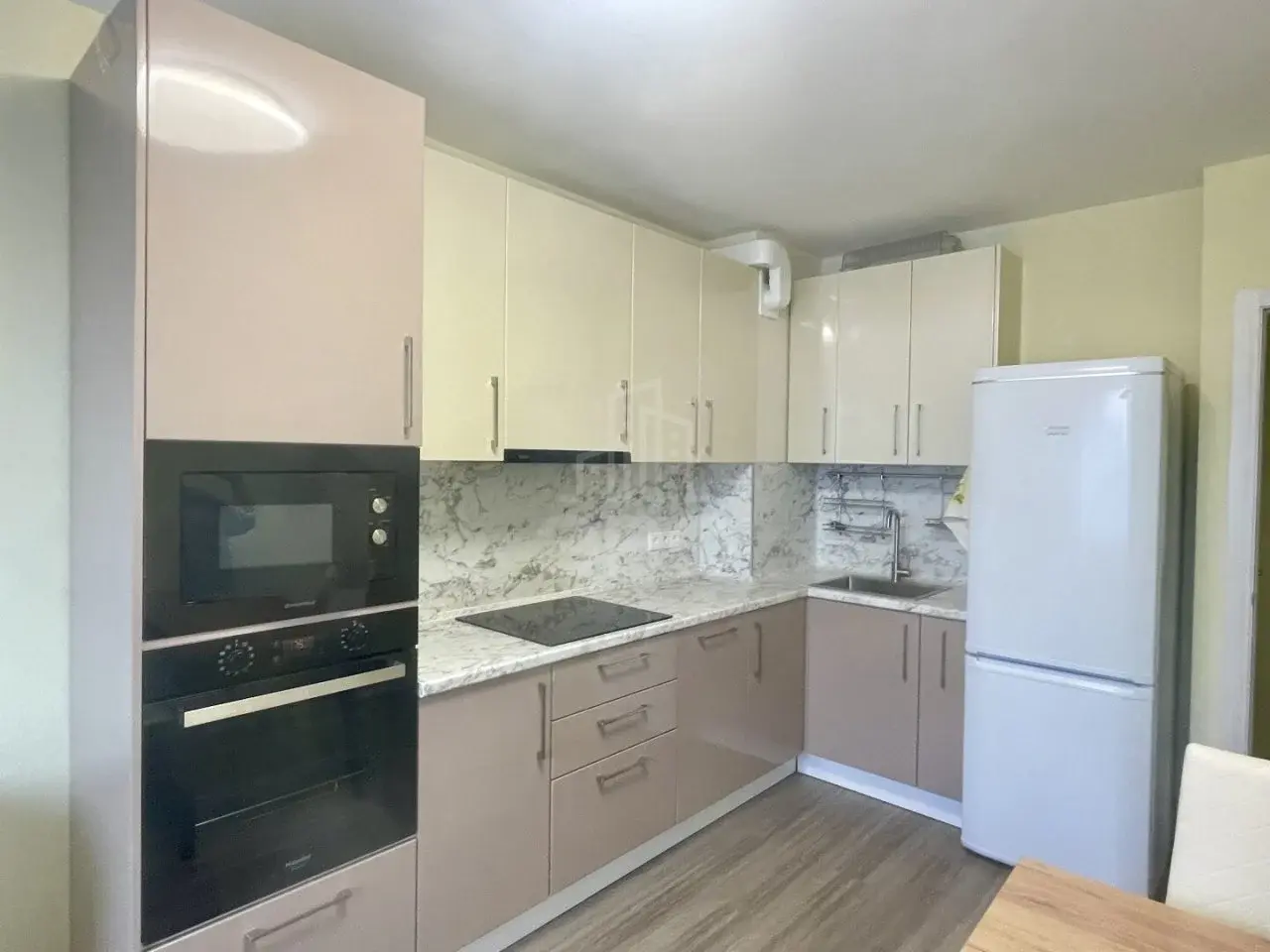 трехкомнатная квартира в Санкт-Петербурге по адресу: Шишкина ул., 309, к 1, строение 1