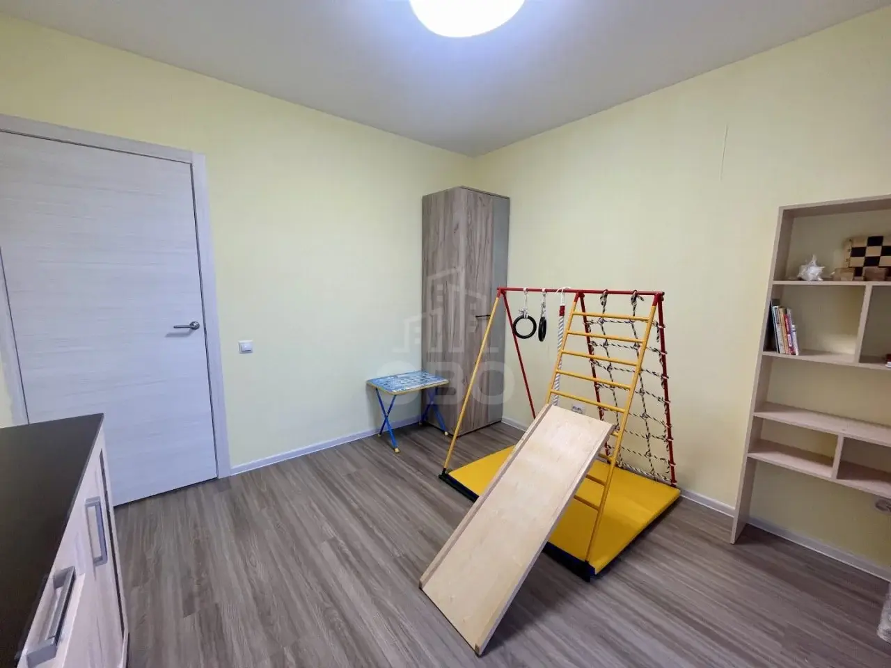 трехкомнатная квартира в Санкт-Петербурге по адресу: Шишкина ул., 309, к 1, строение 1