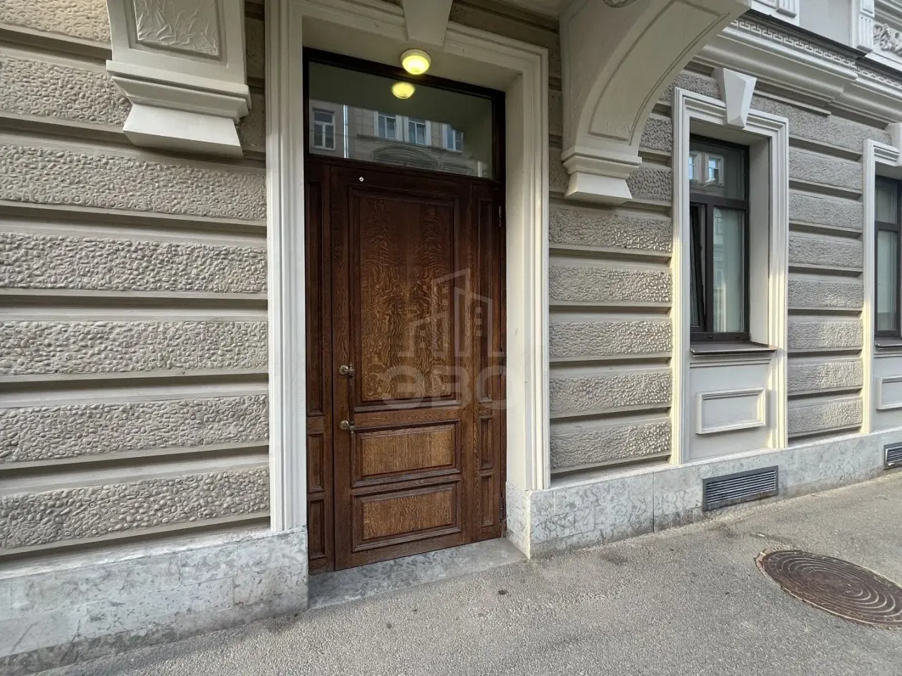 трехкомнатная квартира в Санкт-Петербурге по адресу: 11-я Красноармейская ул., 7