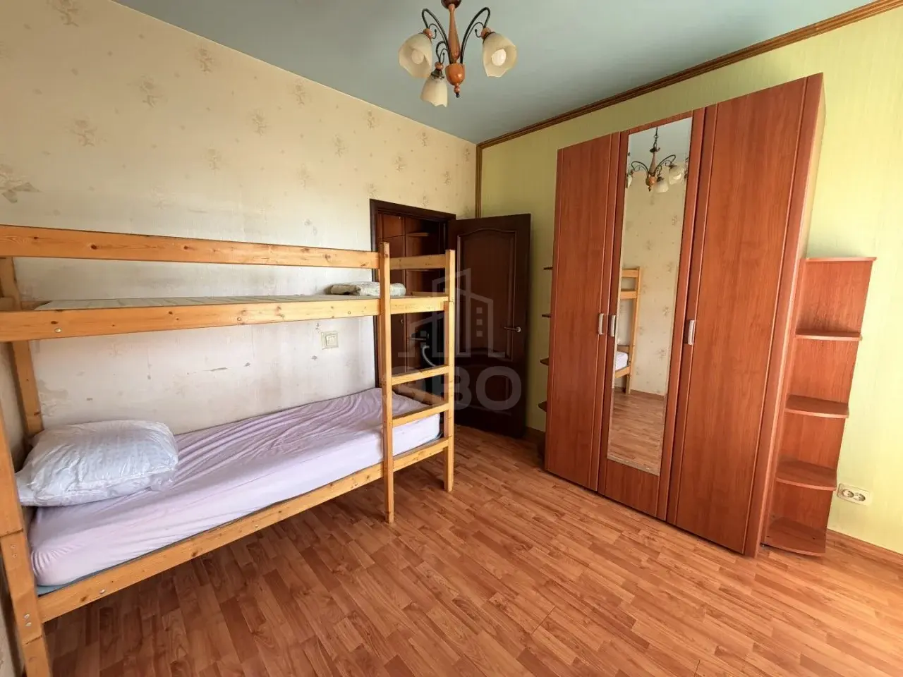 трехкомнатная квартира в Санкт-Петербурге по адресу: Ткачей ул., 68, к 2
