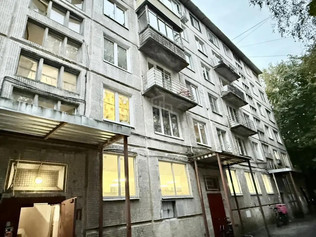 трехкомнатная квартира в Санкт-Петербурге по адресу: Ланское ш., 18