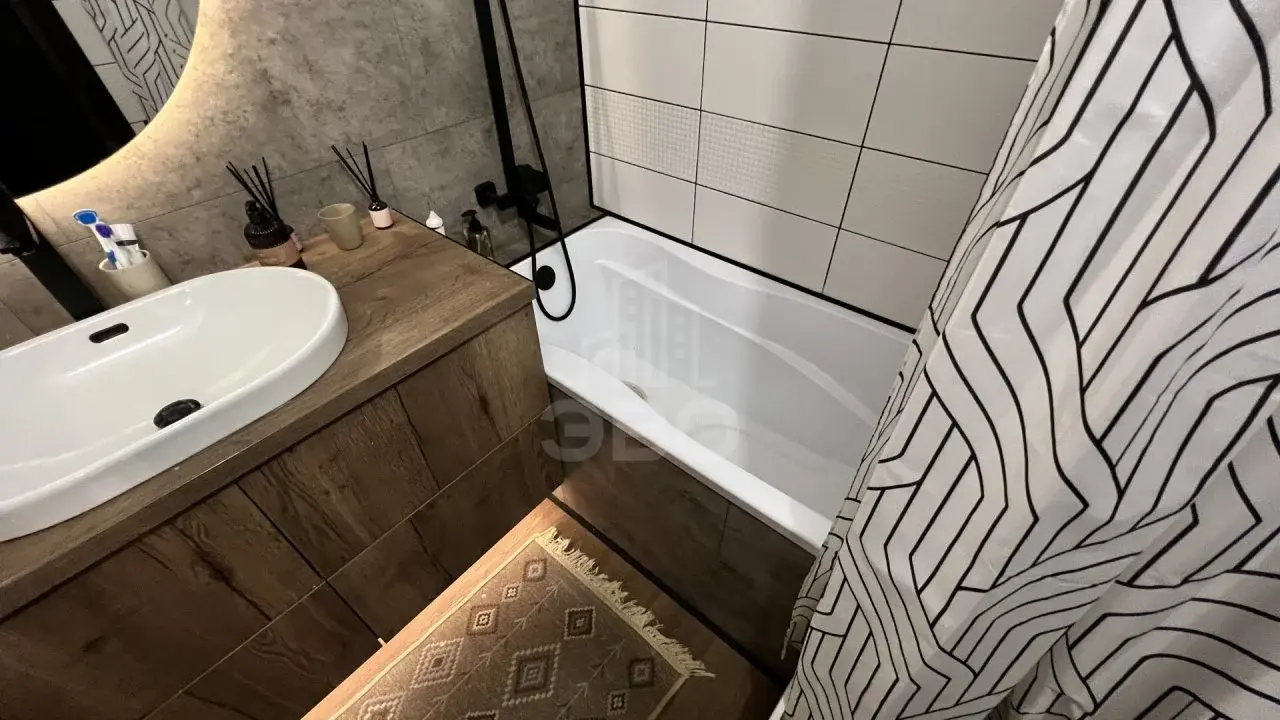 трехкомнатная квартира в Санкт-Петербурге по адресу: Бабушкина ул., 53