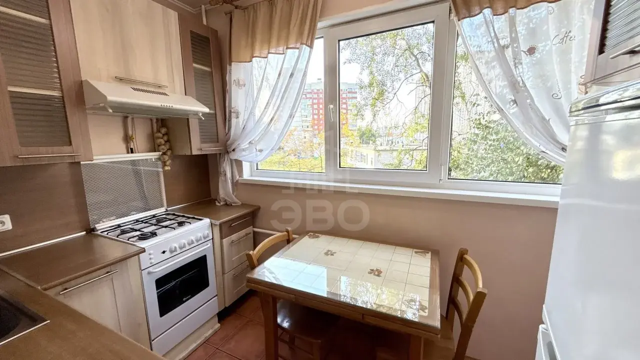 трехкомнатная квартира в Санкт-Петербурге по адресу: Парашютная ул., 4