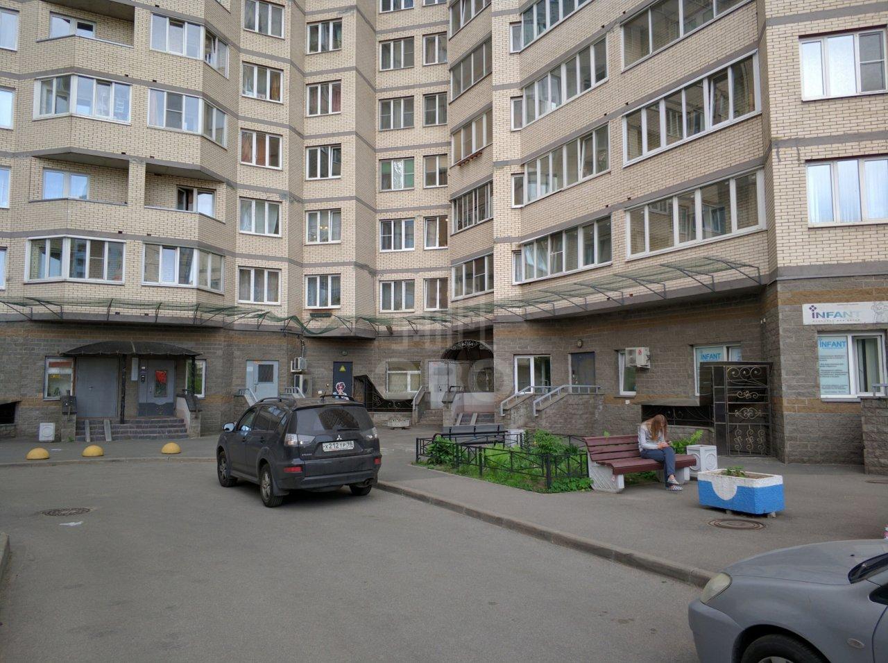 трехкомнатная квартира в Санкт-Петербурге по адресу: Сизова пр-кт., 25