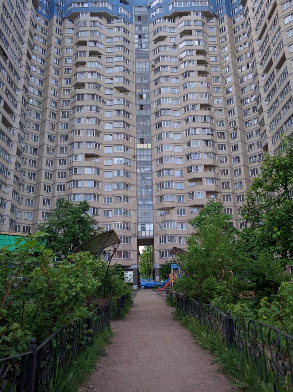 трехкомнатная квартира в Санкт-Петербурге по адресу: Сизова пр-кт., 25