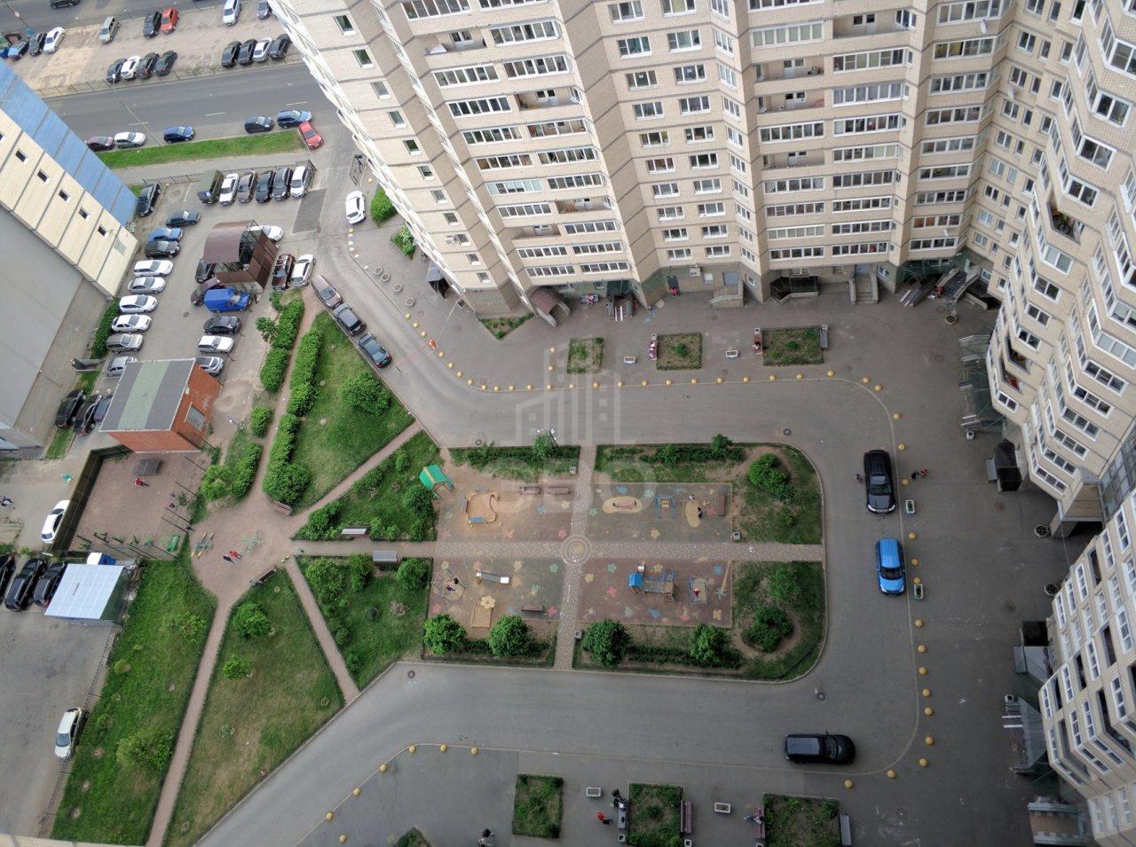 трехкомнатная квартира в Санкт-Петербурге по адресу: Сизова пр-кт., 25