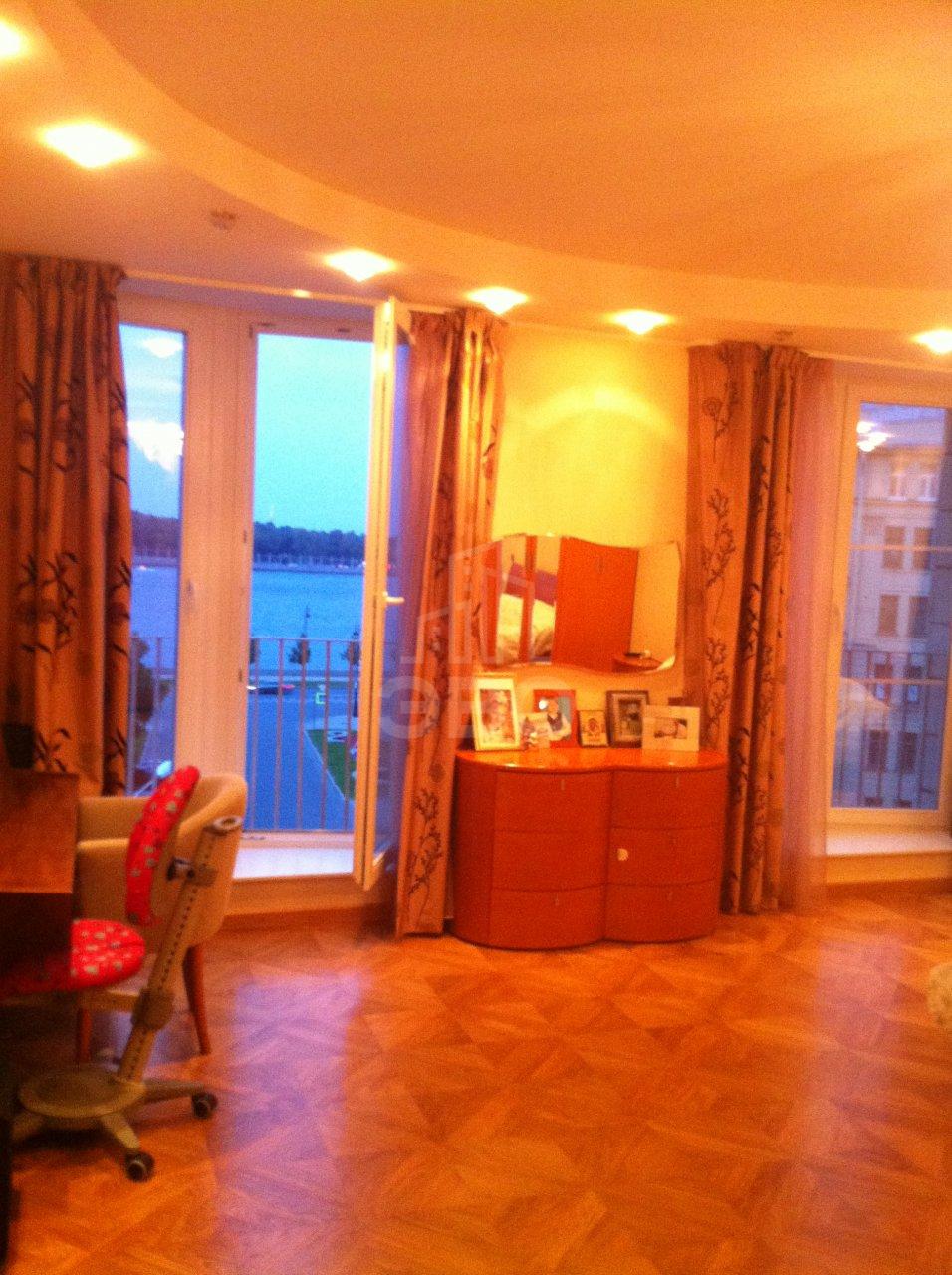 двухкомнатная квартира в Санкт-Петербурге по адресу: Петроградская наб 4