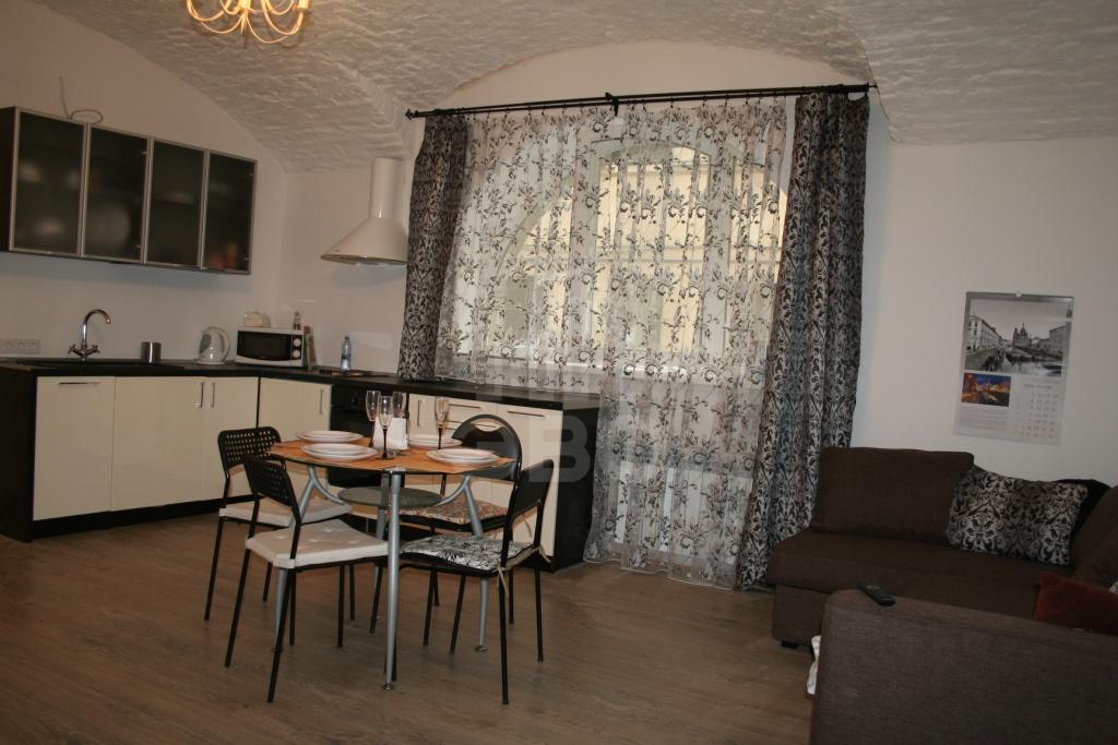 трехкомнатная квартира в Санкт-Петербурге по адресу: ул. Почтамтская д. 20