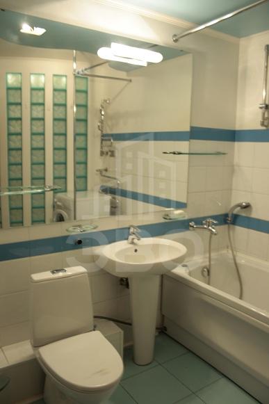 трехкомнатная квартира в Санкт-Петербурге по адресу: Невский 117