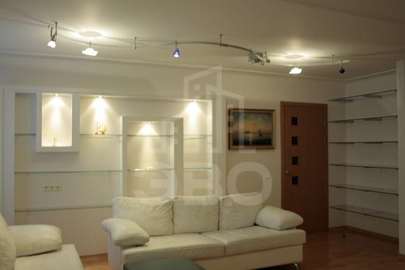 трехкомнатная квартира в Санкт-Петербурге по адресу: Невский 117