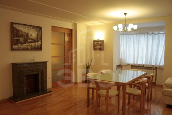 трехкомнатная квартира в Санкт-Петербурге по адресу: Невский 117