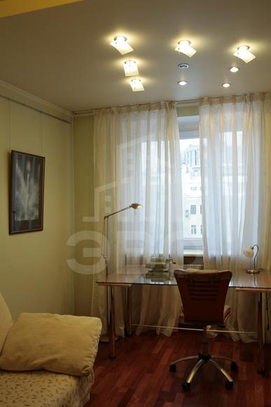 трехкомнатная квартира в Санкт-Петербурге по адресу: Невский 117