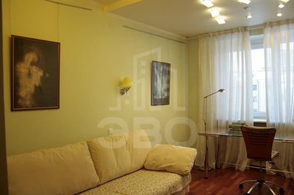 трехкомнатная квартира в Санкт-Петербурге по адресу: Невский 117