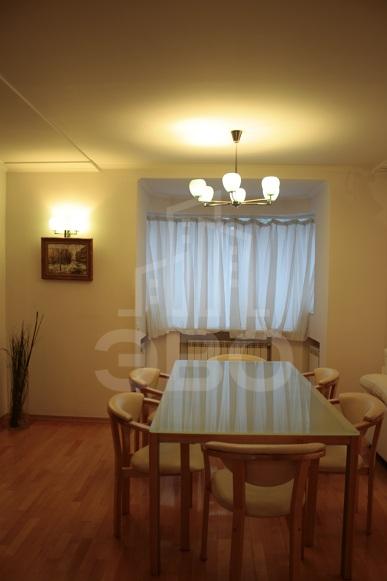 трехкомнатная квартира в Санкт-Петербурге по адресу: Невский 117