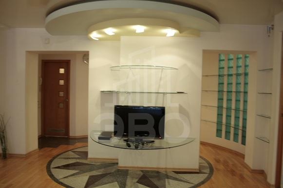 трехкомнатная квартира в Санкт-Петербурге по адресу: Невский 117