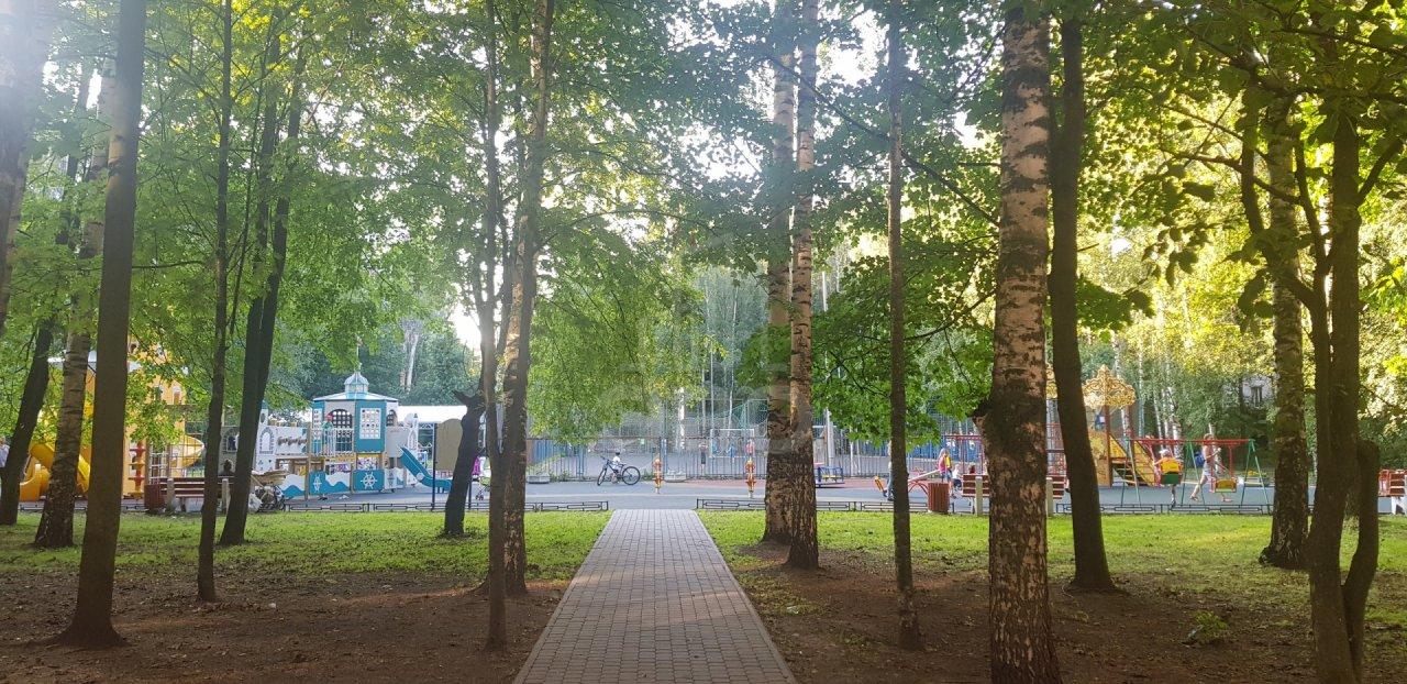 трехкомнатная квартира в Санкт-Петербурге по адресу: КИМа пр-кт., 4