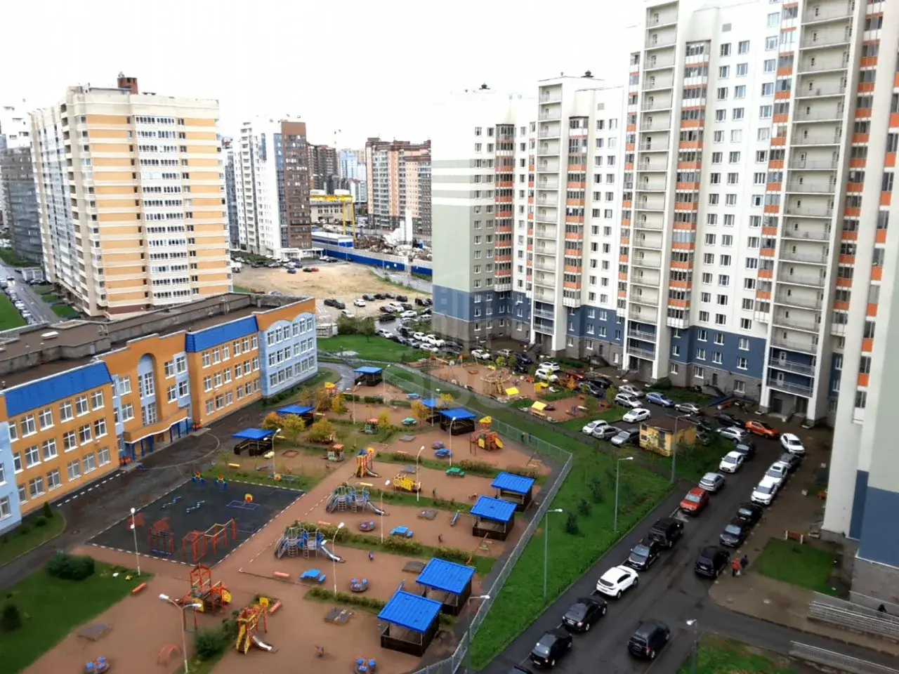трехкомнатная квартира в Санкт-Петербурге по адресу: Лыжный пер., 3