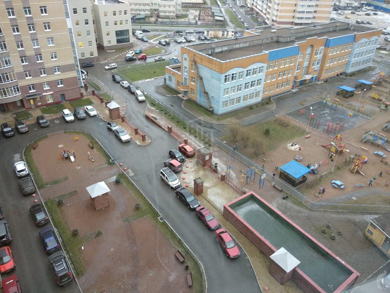 трехкомнатная квартира в Санкт-Петербурге по адресу: Лыжный пер., 3