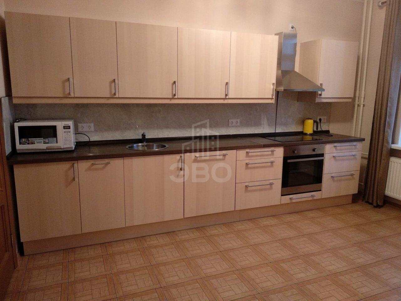 трехкомнатная квартира в Санкт-Петербурге по адресу: Лыжный пер., 3