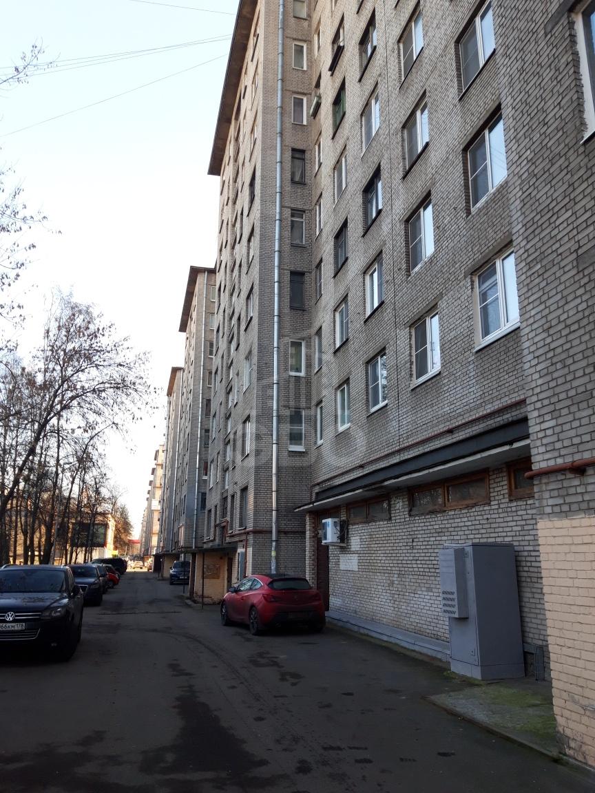 трехкомнатная квартира в Санкт-Петербурге по адресу: Ленинский пр-кт., 120