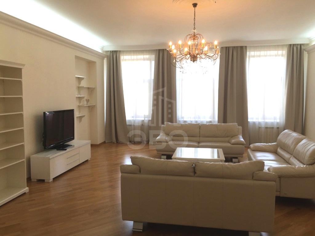 многокомнатная квартира в Санкт-Петербурге по адресу: наб. Реки Мойки, д.64