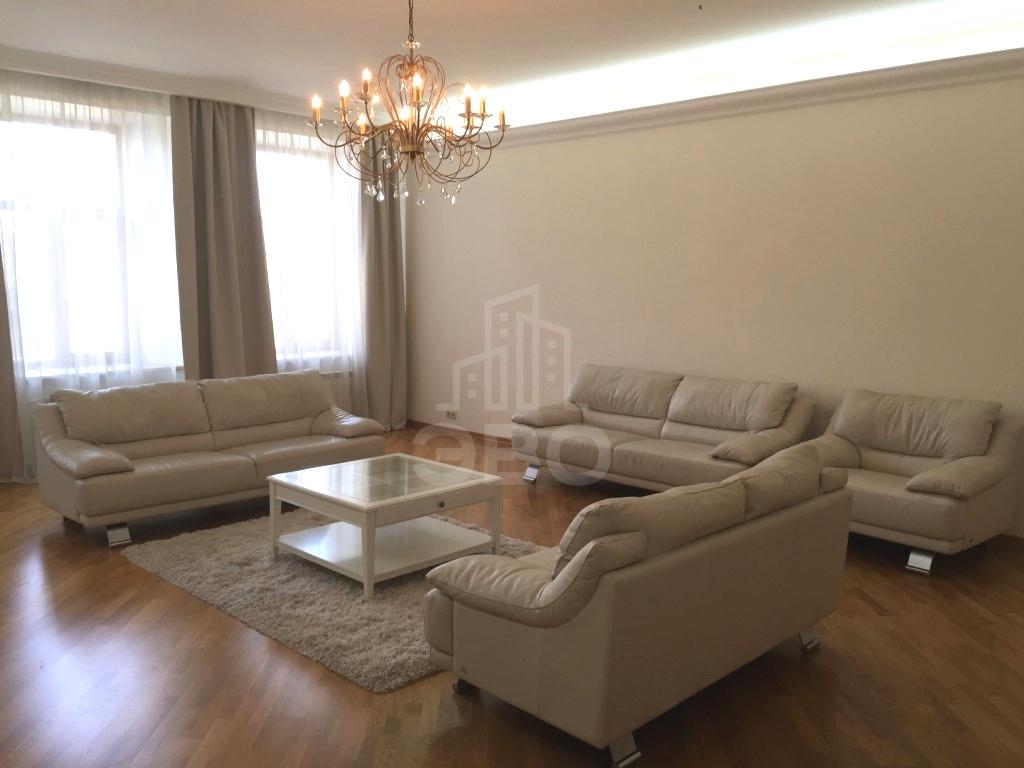 многокомнатная квартира в Санкт-Петербурге по адресу: наб. Реки Мойки, д.64