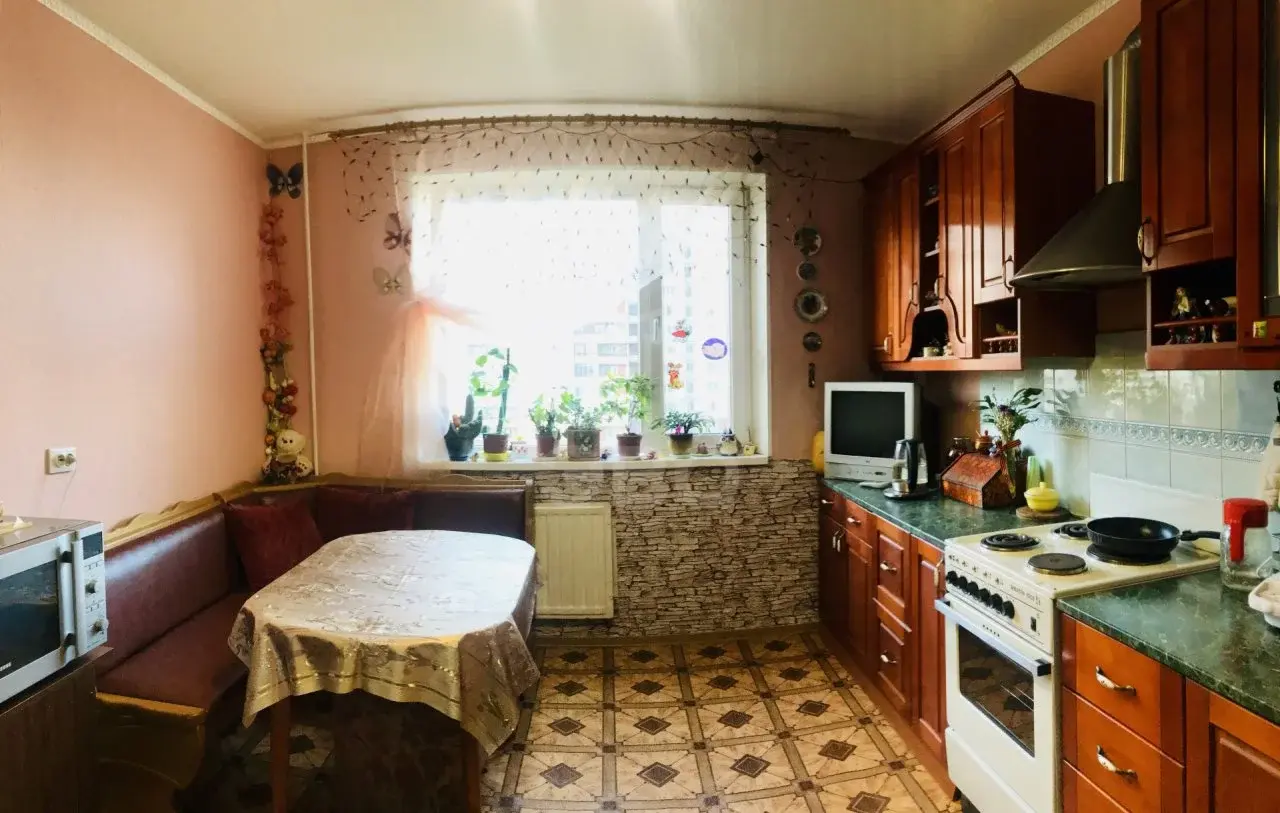 трехкомнатная квартира в Санкт-Петербурге по адресу: Пятилеток проспект, 4