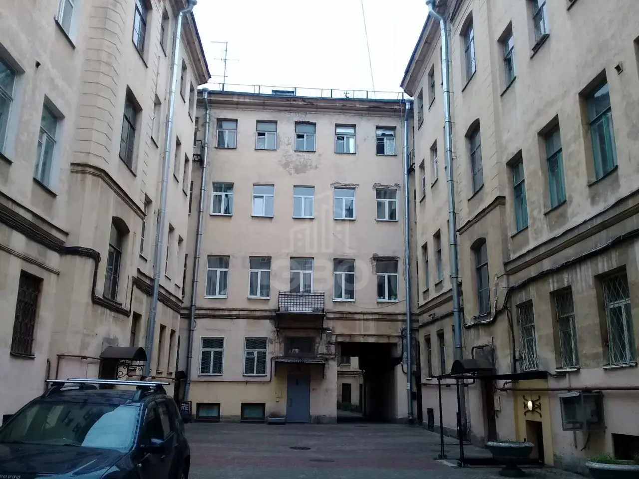 двухкомнатная квартира в Санкт-Петербурге по адресу: Реки Мойки наб., 28
