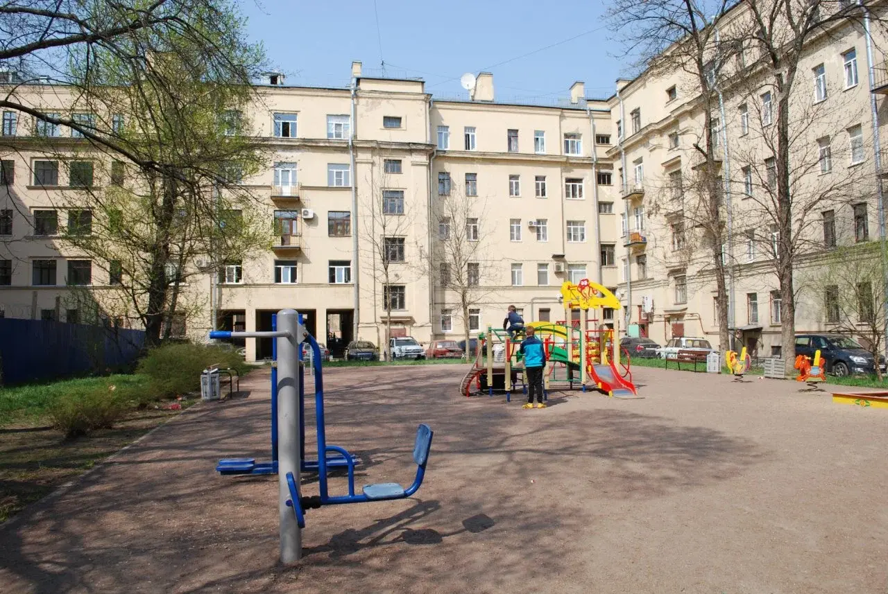 трехкомнатная квартира в Санкт-Петербурге по адресу: Заневский проспект, 7/7