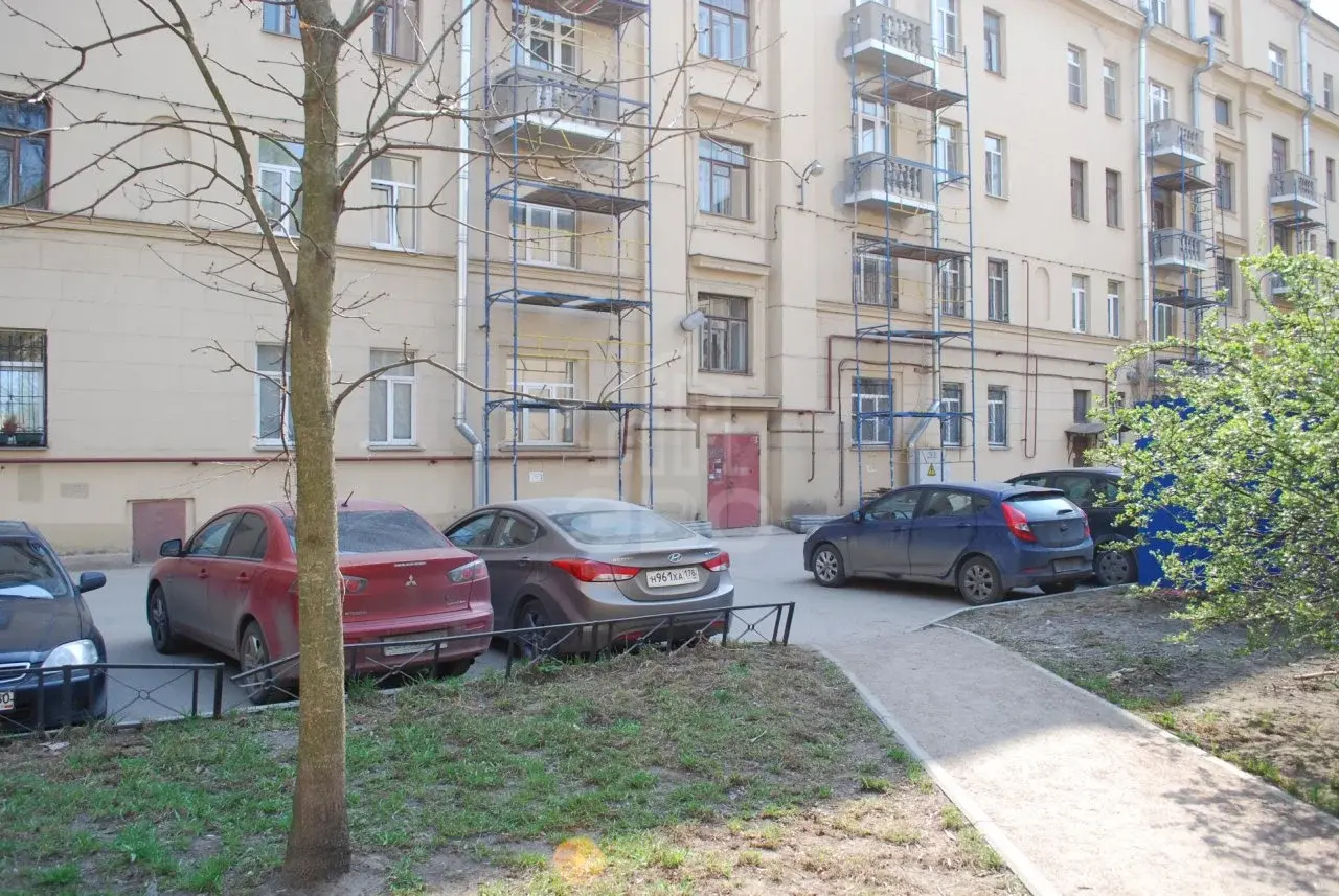 трехкомнатная квартира в Санкт-Петербурге по адресу: Заневский проспект, 7/7