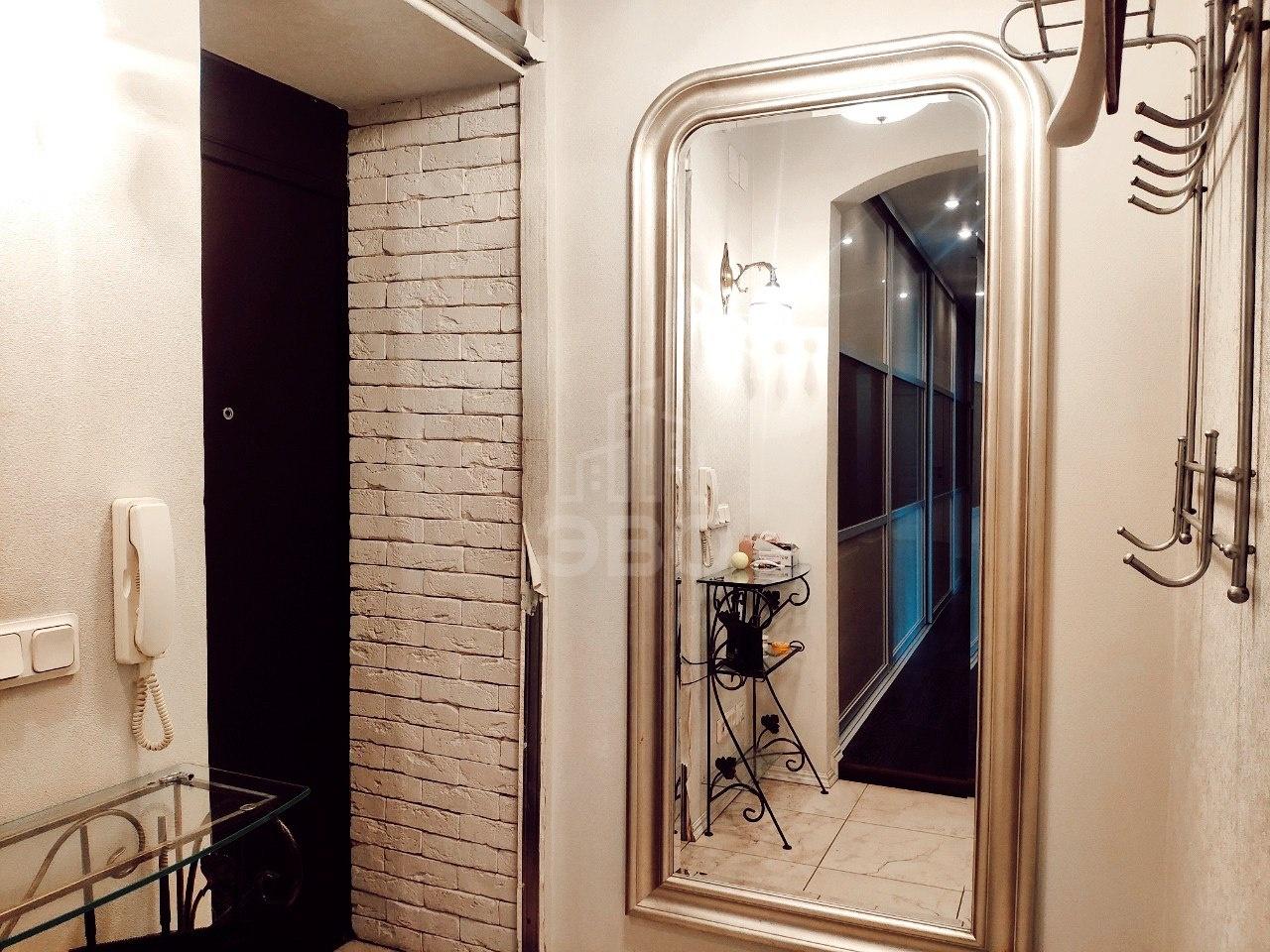 трехкомнатная квартира в Санкт-Петербурге по адресу: Мытнинский пер., 10