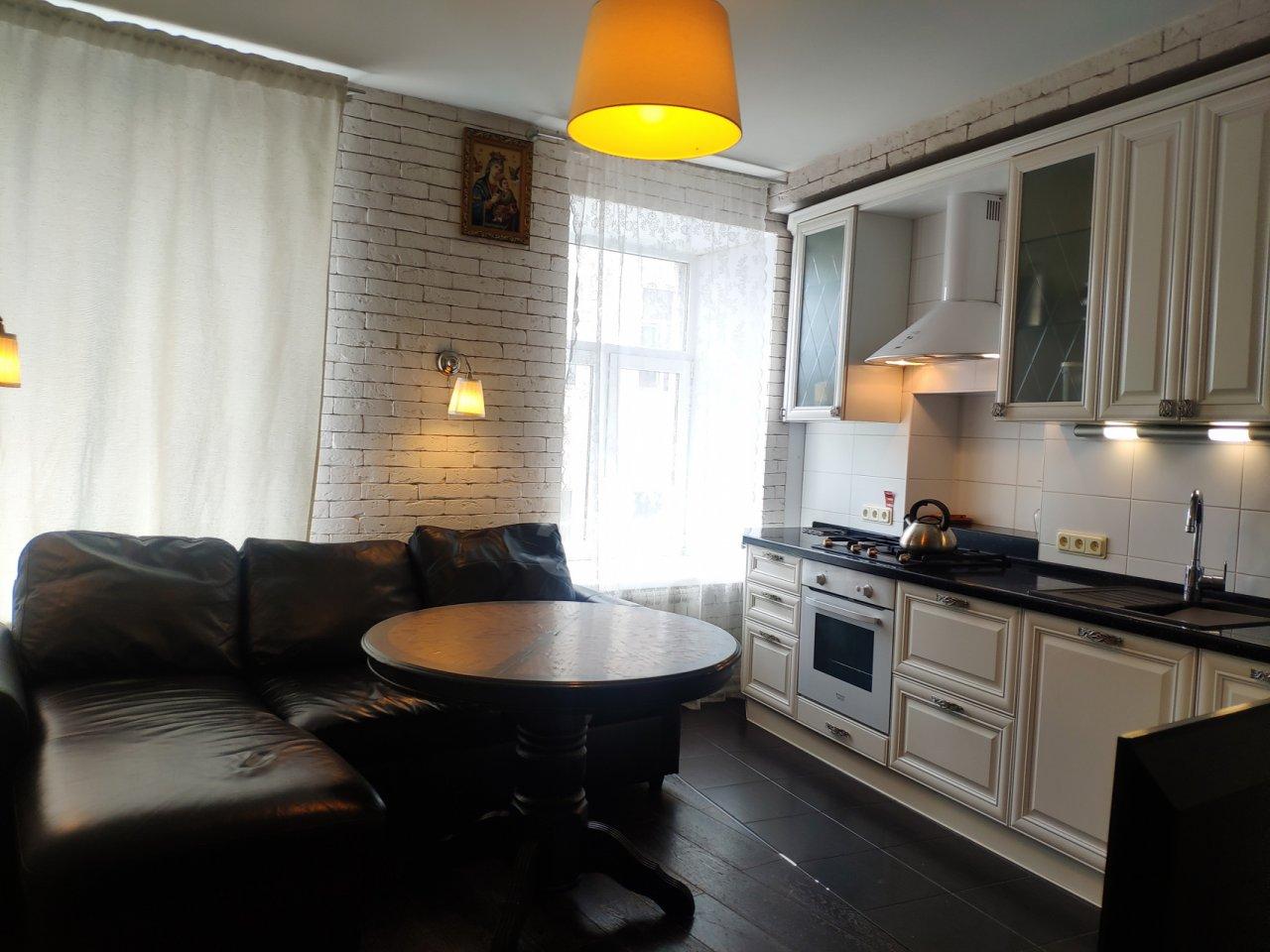 трехкомнатная квартира в Санкт-Петербурге по адресу: Мытнинский пер., 10