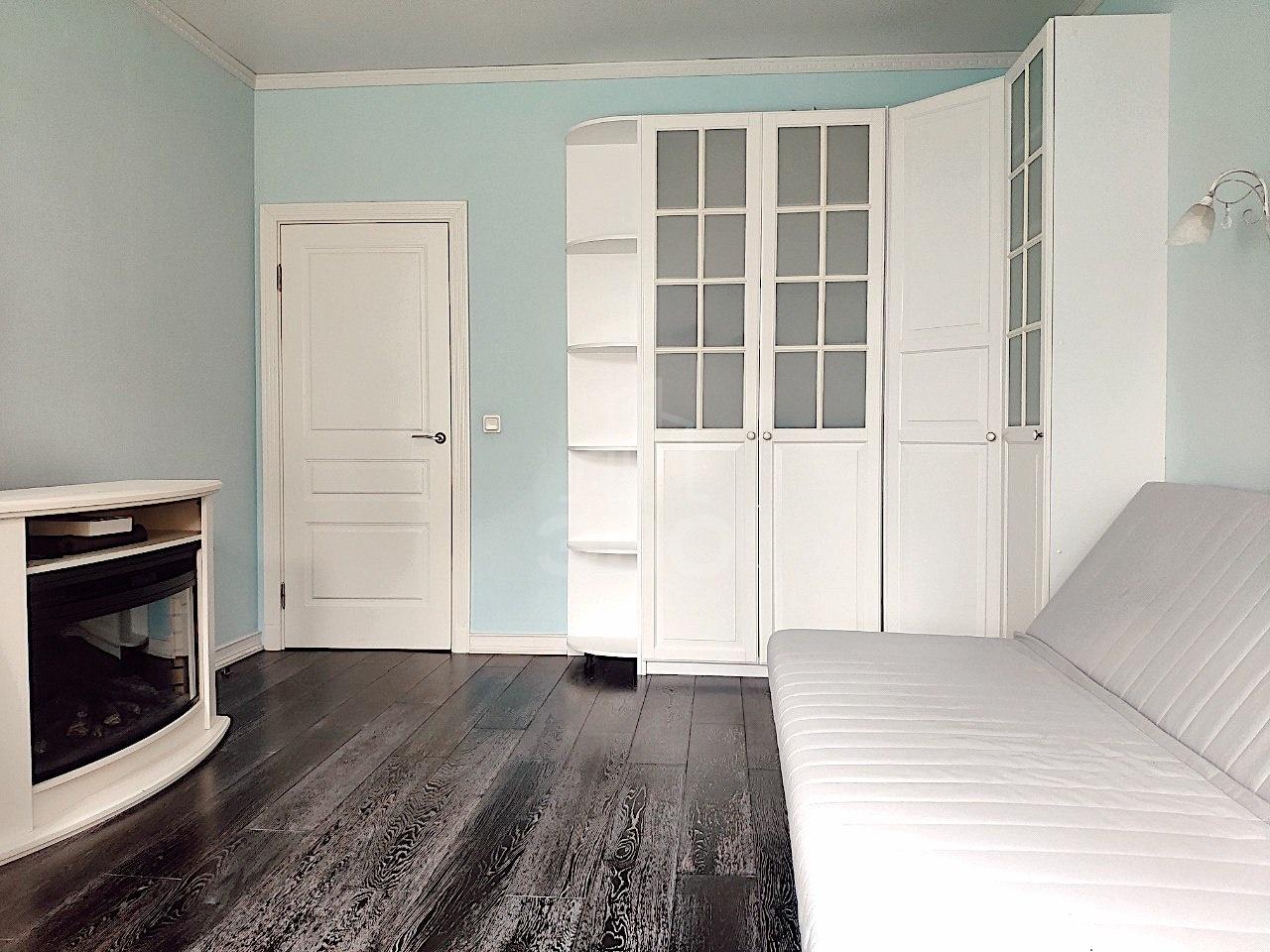 трехкомнатная квартира в Санкт-Петербурге по адресу: Мытнинский пер., 10