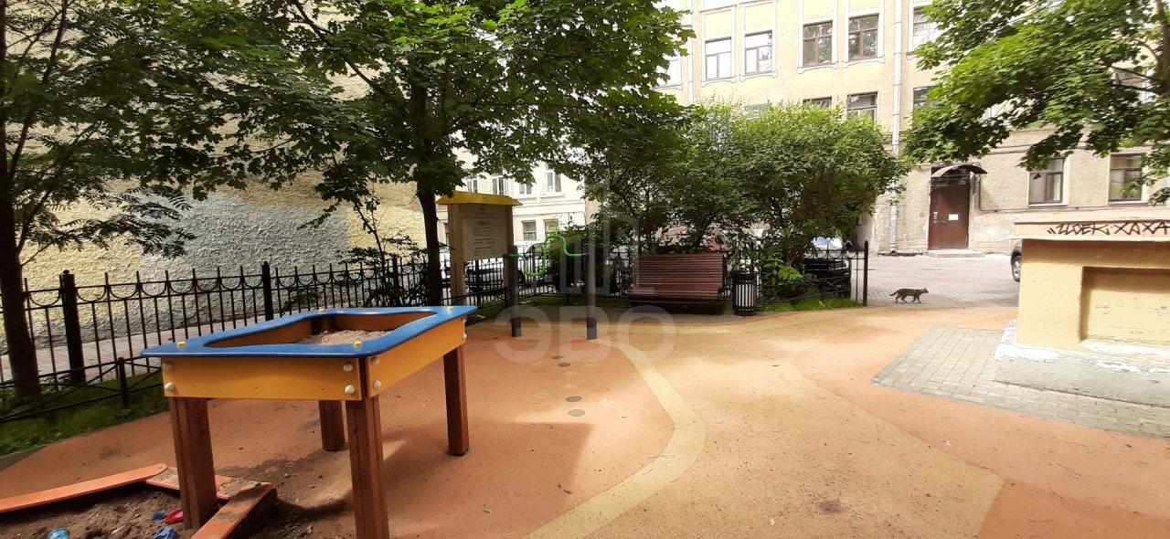 трехкомнатная квартира в Санкт-Петербурге по адресу: Мытнинский пер., 10